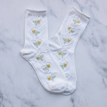 Load image into Gallery viewer, Women's Vintage Rose & Heart Casual Socks