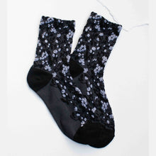 Load image into Gallery viewer, Floral Textured Socks
