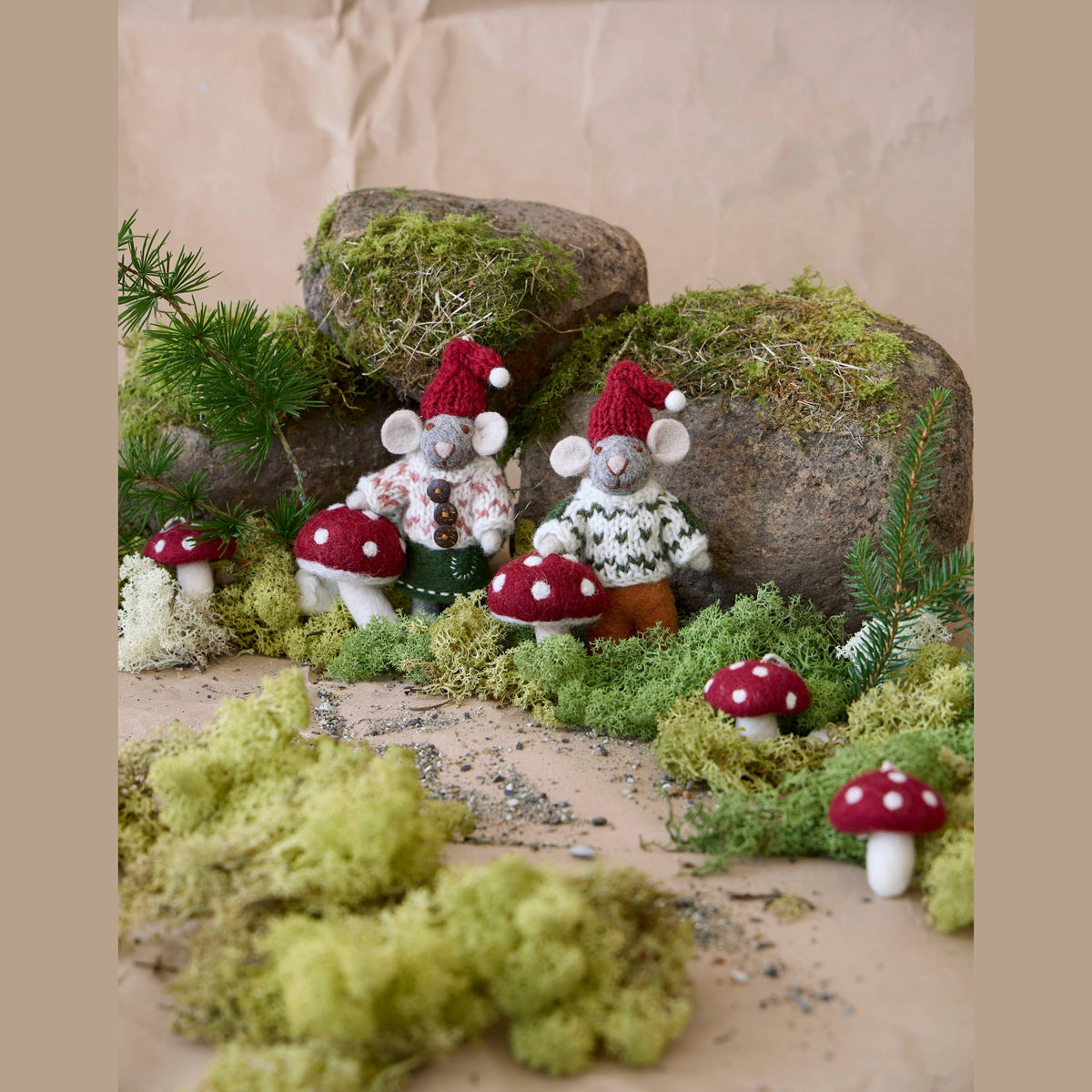 Small Grey Girly Mouse w/Mushroom