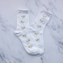 Load image into Gallery viewer, Women's Vintage Rose & Heart Casual Socks