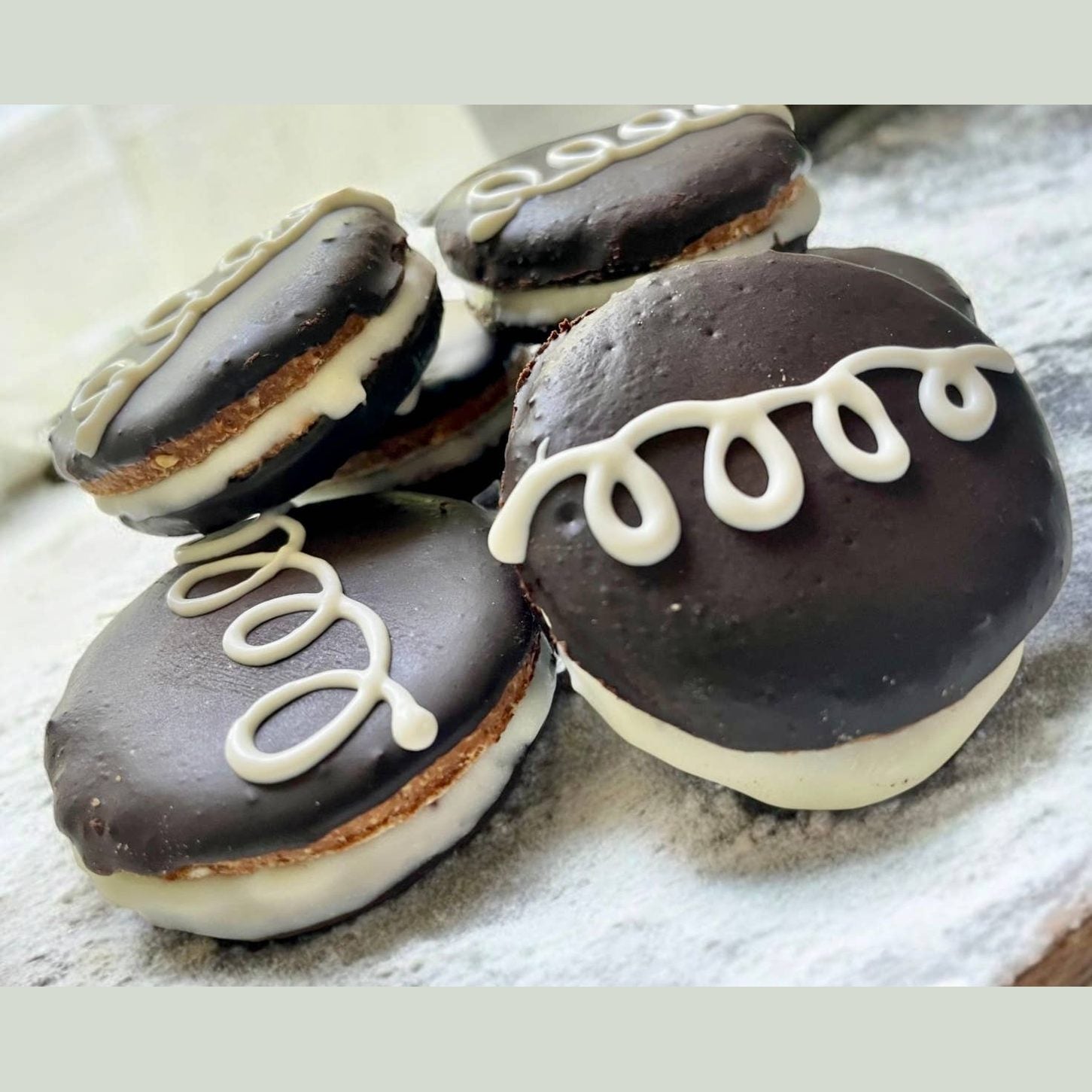 Woofie Pie Sandwich dog treats