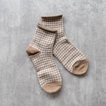 Load image into Gallery viewer, Picnic Mid Crew Socks