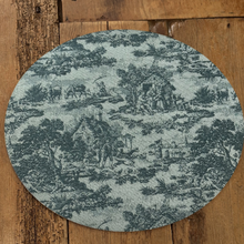 Load image into Gallery viewer, Busatti Oval Placemat - Green Toile