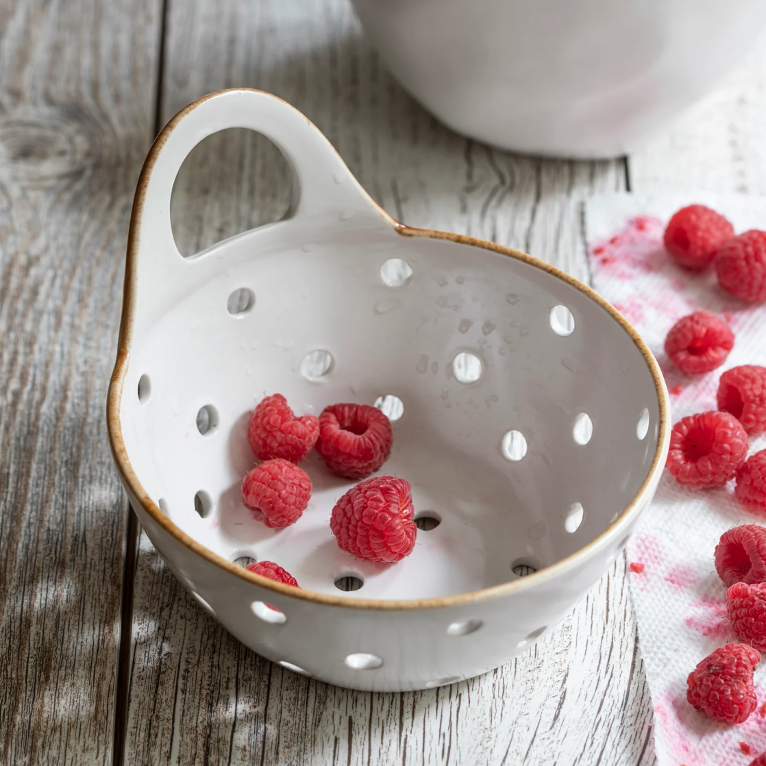 Be Home - Yara Stoneware Colander Basket with Handle