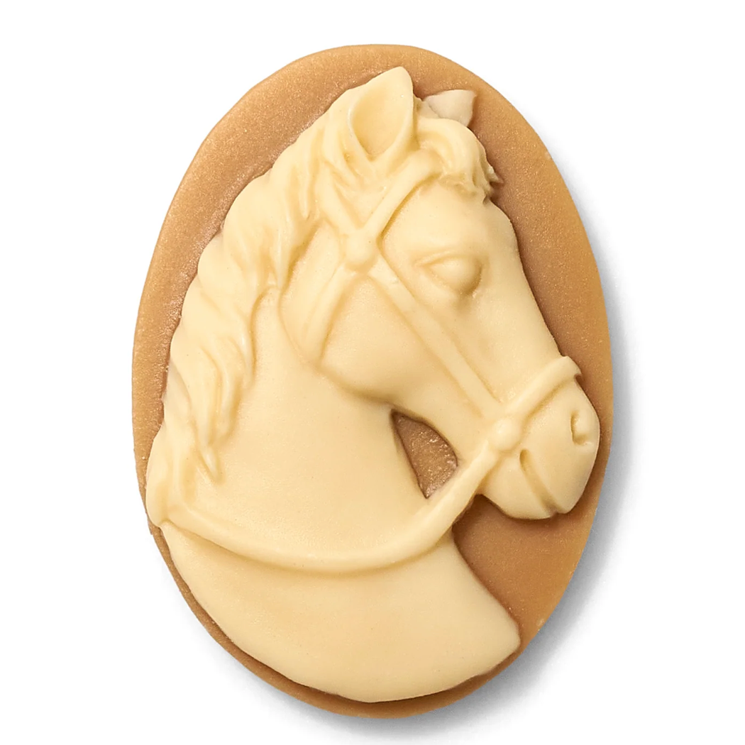 Classic Cameo Pendant Necklace