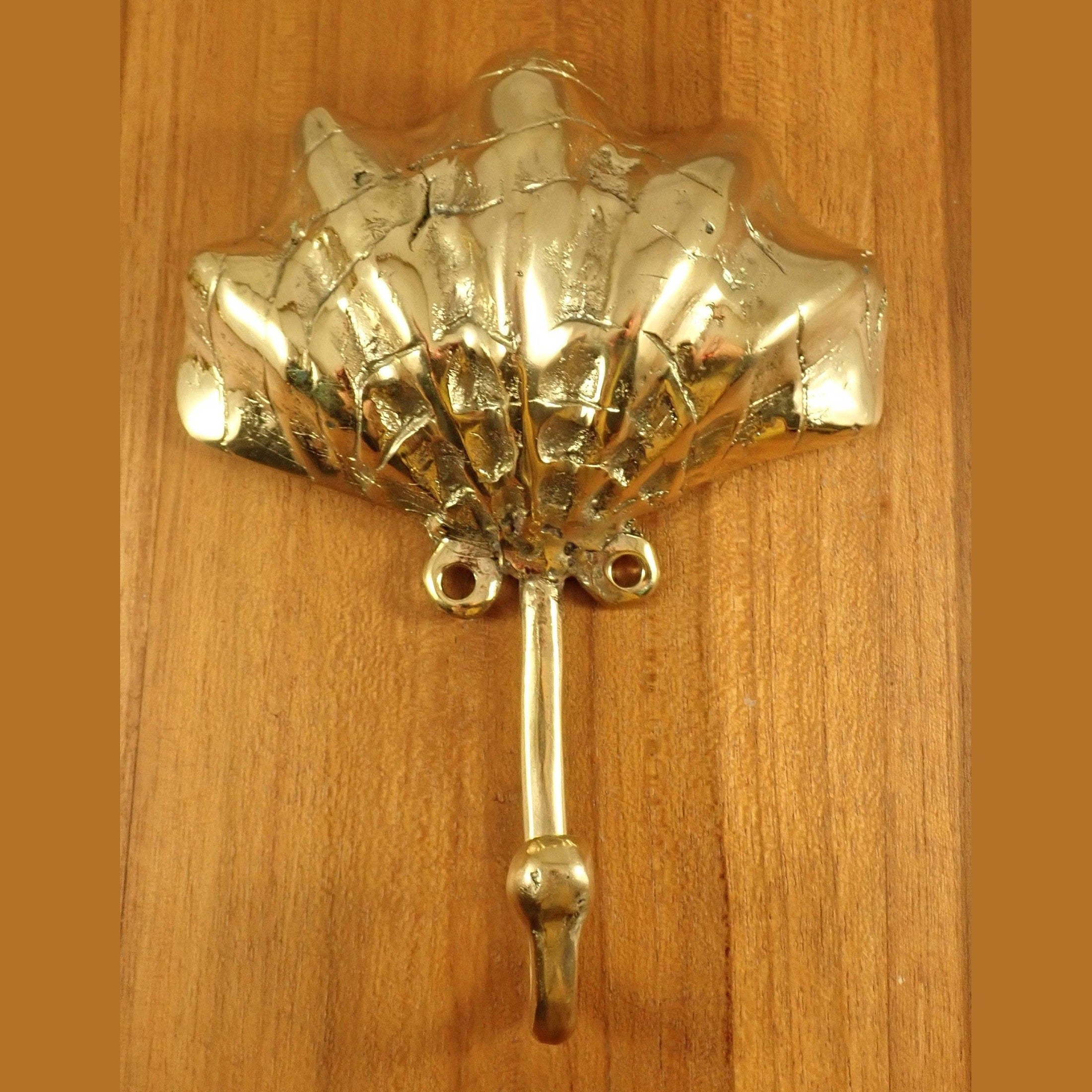 Brass Shell Wall Hook – Antique Coastal Bathroom Towel & Robe Hanger