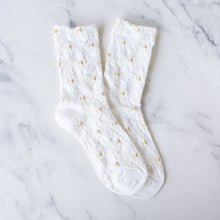 Load image into Gallery viewer, Engraving Flower Casual Socks