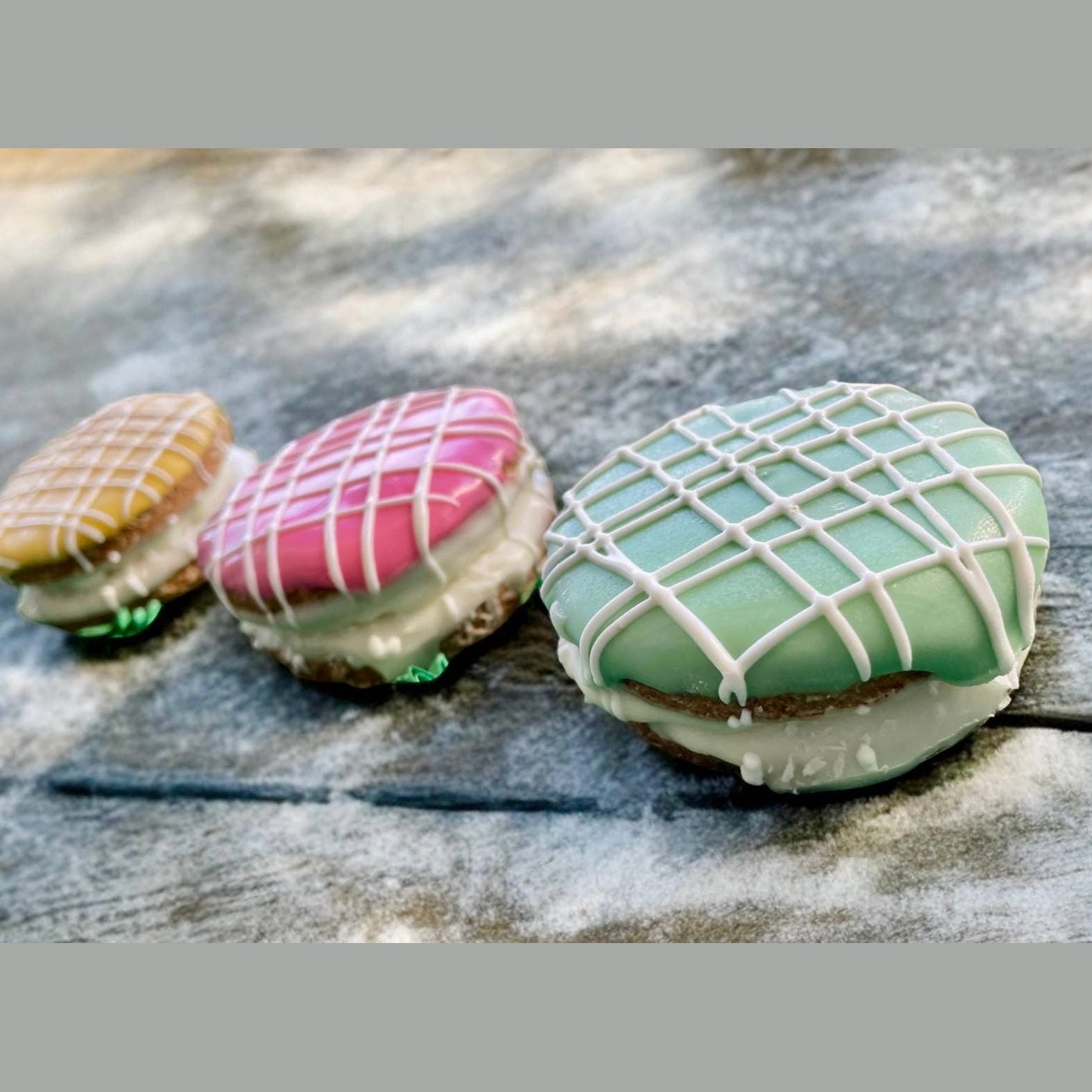 Macaroon dog treats