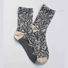 Load image into Gallery viewer, Floral Textured Socks