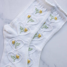 Load image into Gallery viewer, Women's Vintage Rose & Heart Casual Socks