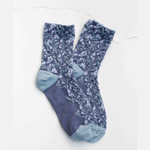 Load image into Gallery viewer, Floral Textured Socks