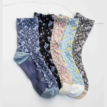 Load image into Gallery viewer, Floral Textured Socks