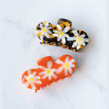 Load image into Gallery viewer, Eco Daisy Flower Curved Hair Claw Clip
