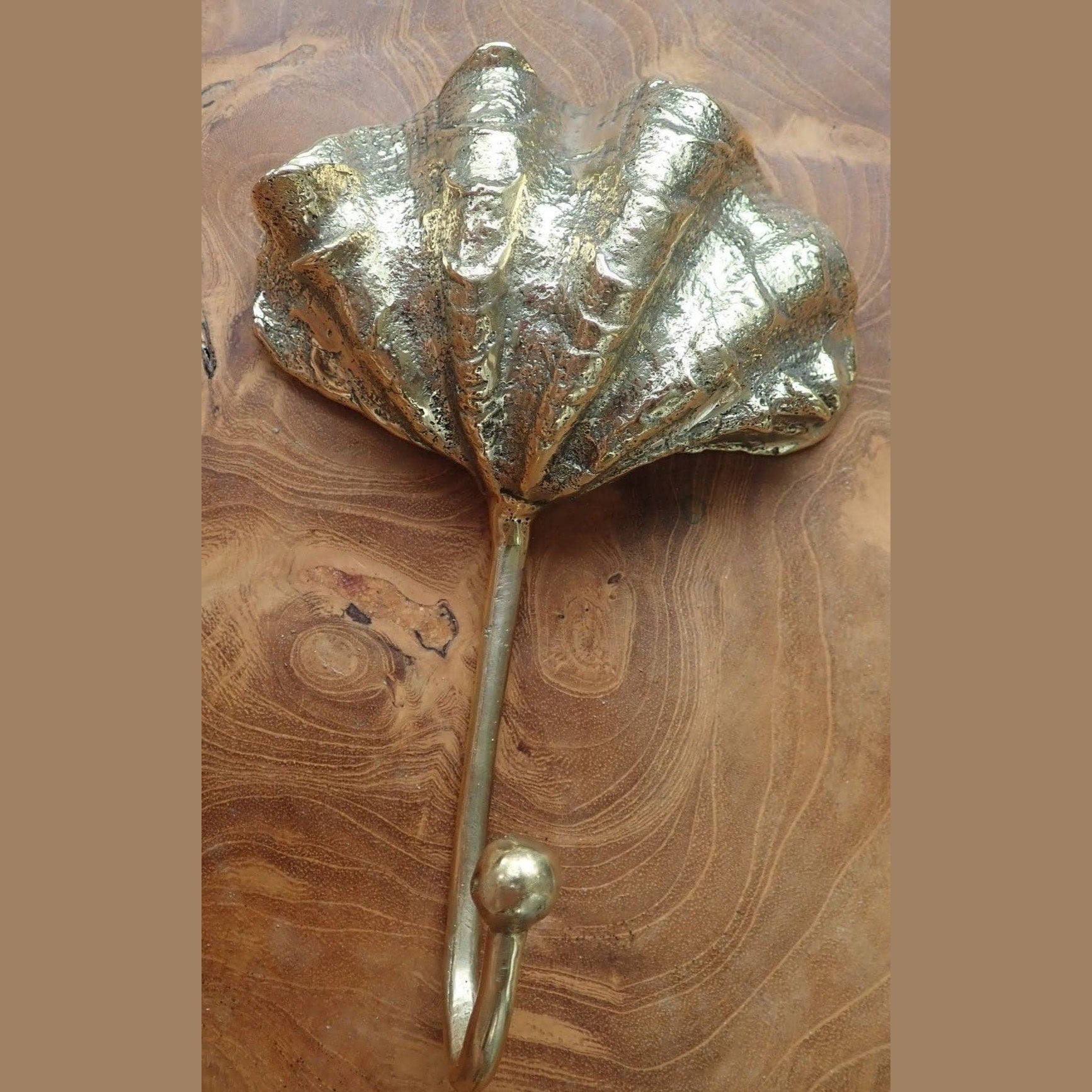 Brass Shell Wall Hook – Antique Coastal Bathroom Towel & Robe Hanger