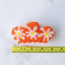 Load image into Gallery viewer, Eco Daisy Flower Curved Hair Claw Clip
