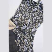Load image into Gallery viewer, Floral Textured Socks
