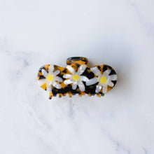 Load image into Gallery viewer, Eco Daisy Flower Curved Hair Claw Clip
