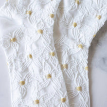 Load image into Gallery viewer, Engraving Flower Casual Socks
