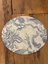 Load image into Gallery viewer, Busatti Oval Placemat - Blue Sealife
