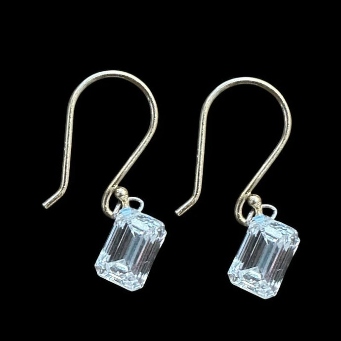 The Invisibles - Floating Diamond Earrings Emerald/Oval Cut (1 Carat)