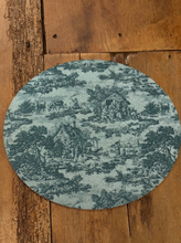 Load image into Gallery viewer, Busatti Oval Placemat - Green Toile
