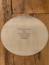Load image into Gallery viewer, Busatti Oval Placemat - Green Toile
