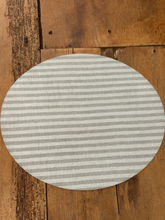 Load image into Gallery viewer, Busatti Oval Placemat - Green Stripe

