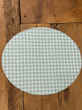 Load image into Gallery viewer, Busatti Oval Placemat - Green Gingham
