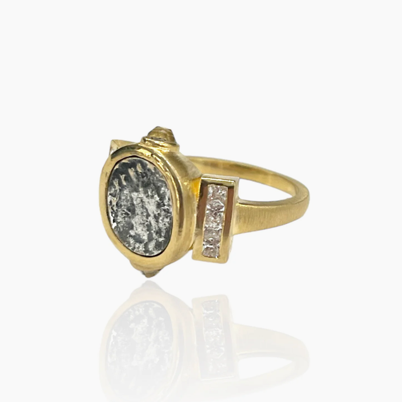 Gold Leon Ring
