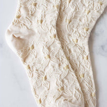 Load image into Gallery viewer, Engraving Flower Casual Socks
