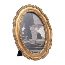 Load image into Gallery viewer, Photo Frame - Gold Polyresin Round Vintage Style, 4x6 in.
