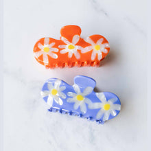 Load image into Gallery viewer, Eco Daisy Flower Curved Hair Claw Clip
