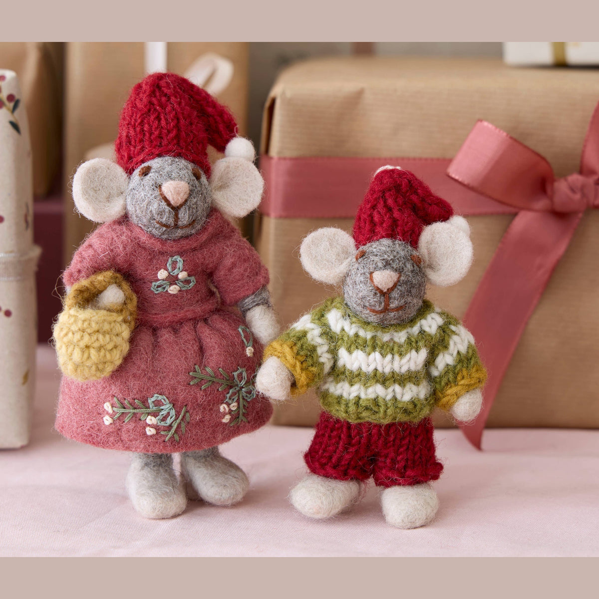 Small Grey Girly Mouse w/Purse