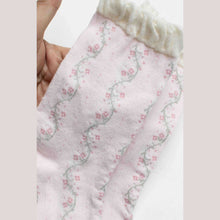 Load image into Gallery viewer, Vintage Floral Vine Crew Socks
