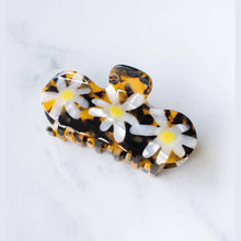 Load image into Gallery viewer, Eco Daisy Flower Curved Hair Claw Clip
